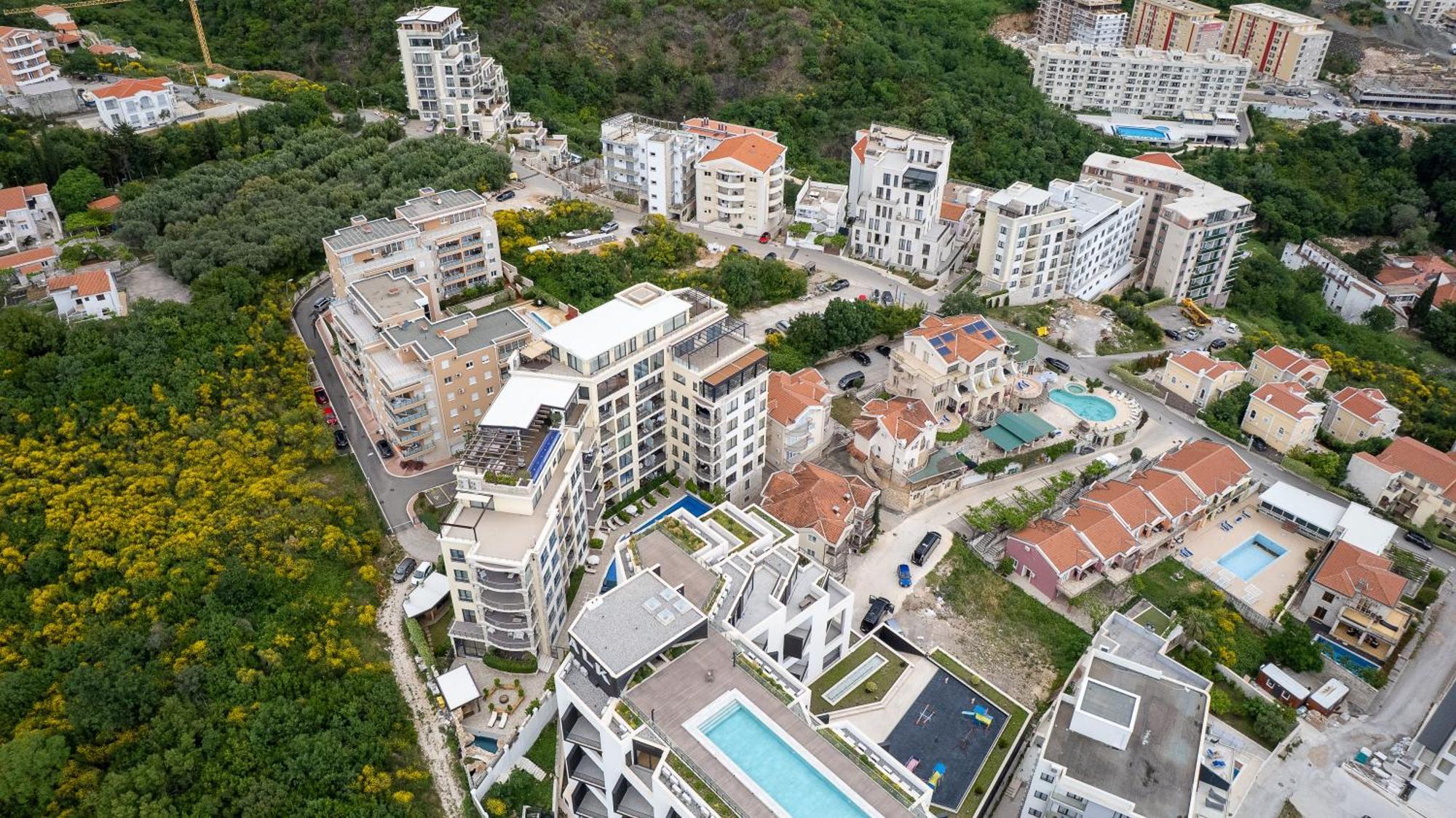 Modern Floor Sea View 3br With Pools, & Fitness Apartment *