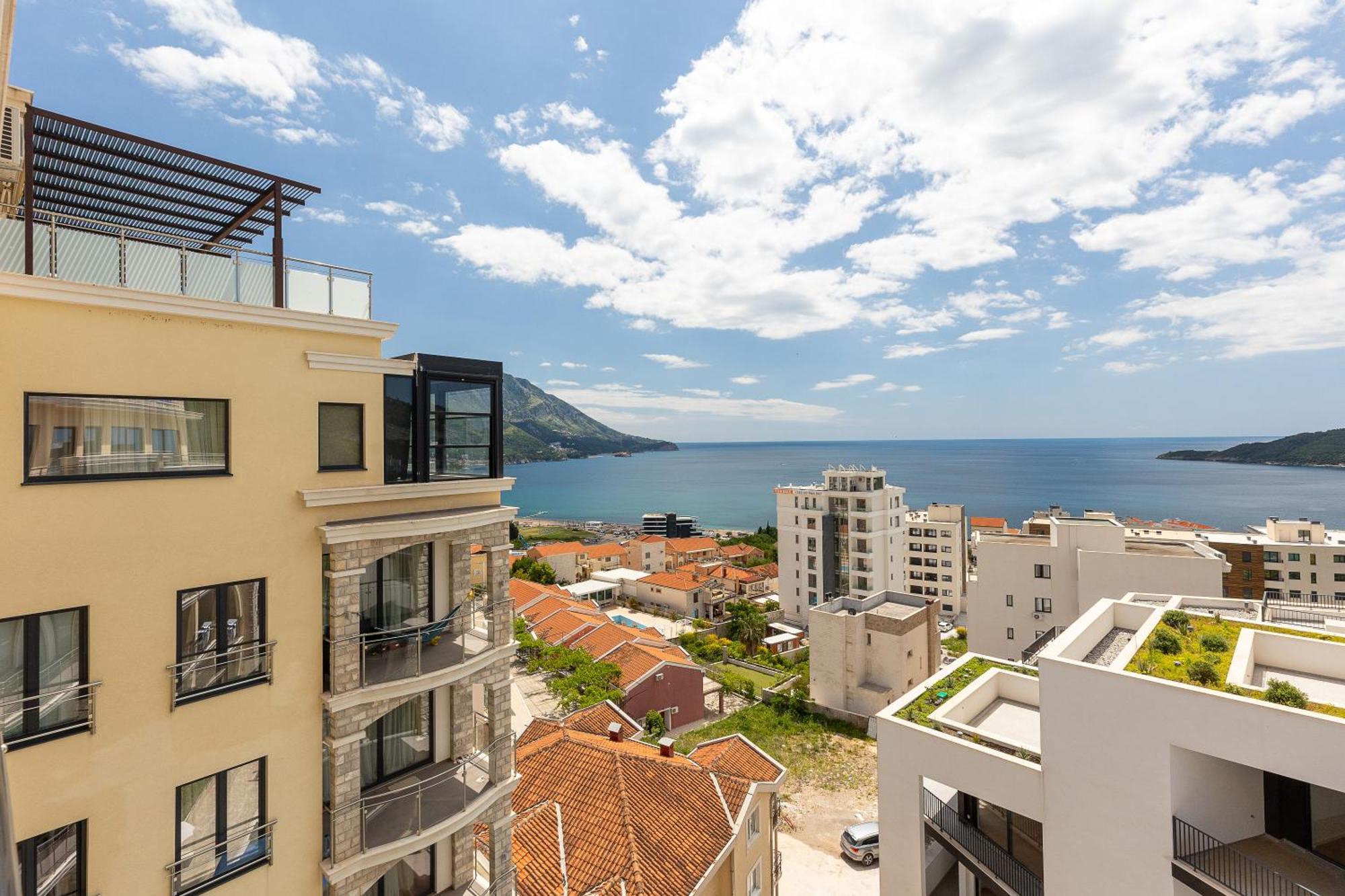 Apartment Modern Floor Sea View 3br With Pools, & Fitness Becici (Budva)