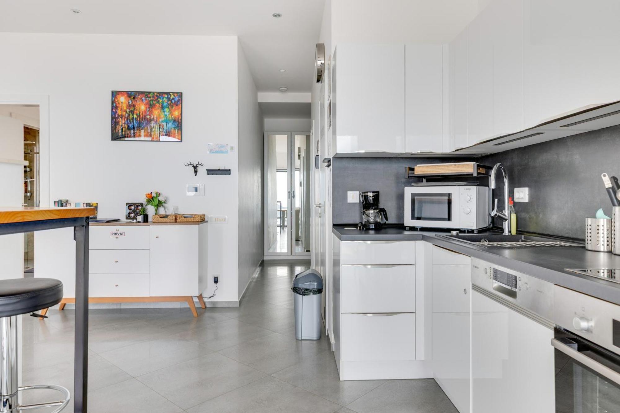 Apartment Modern Floor Sea View 3br With Pools, & Fitness *