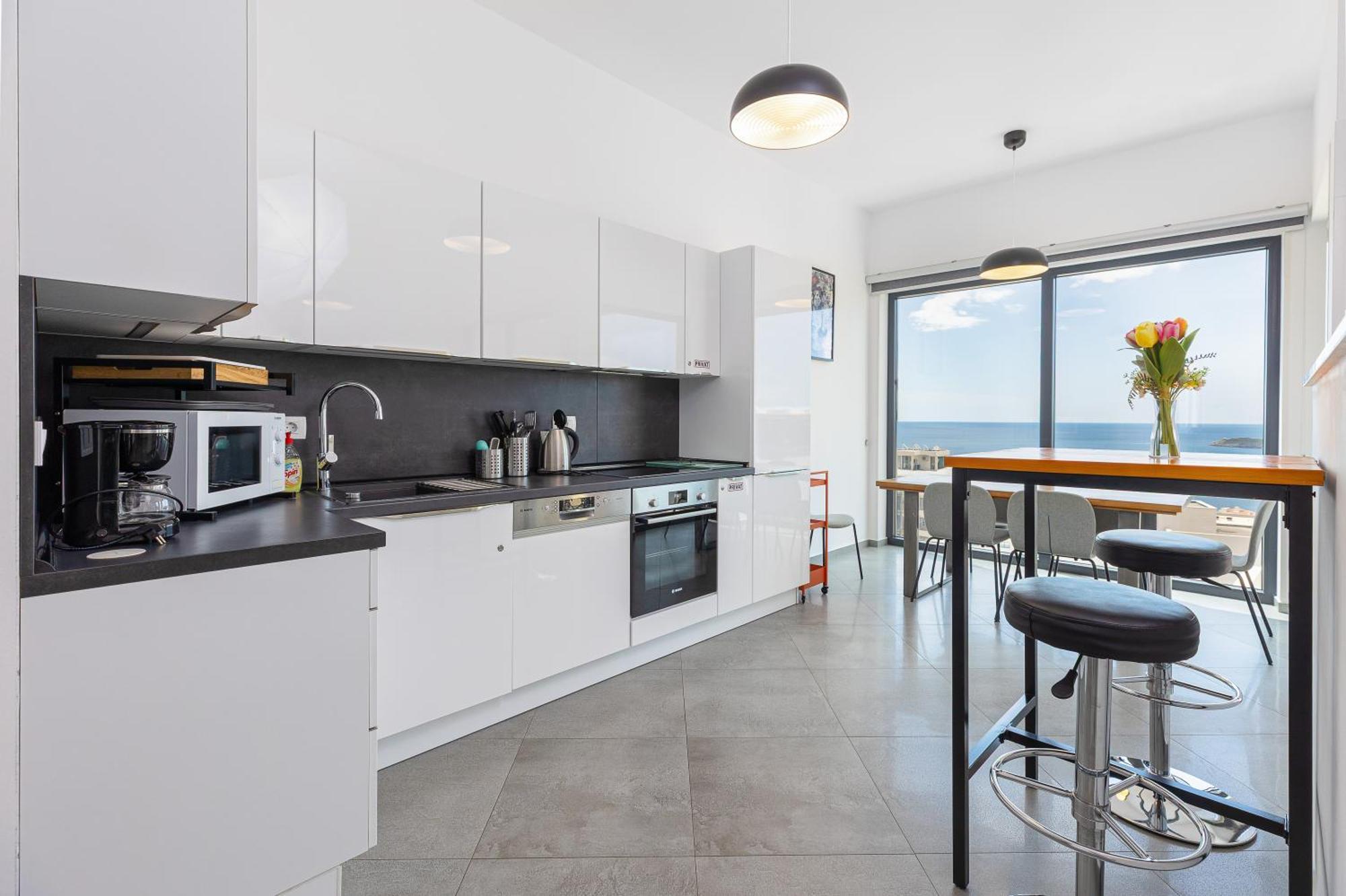 Modern Floor Sea View 3br With Pools, & Fitness