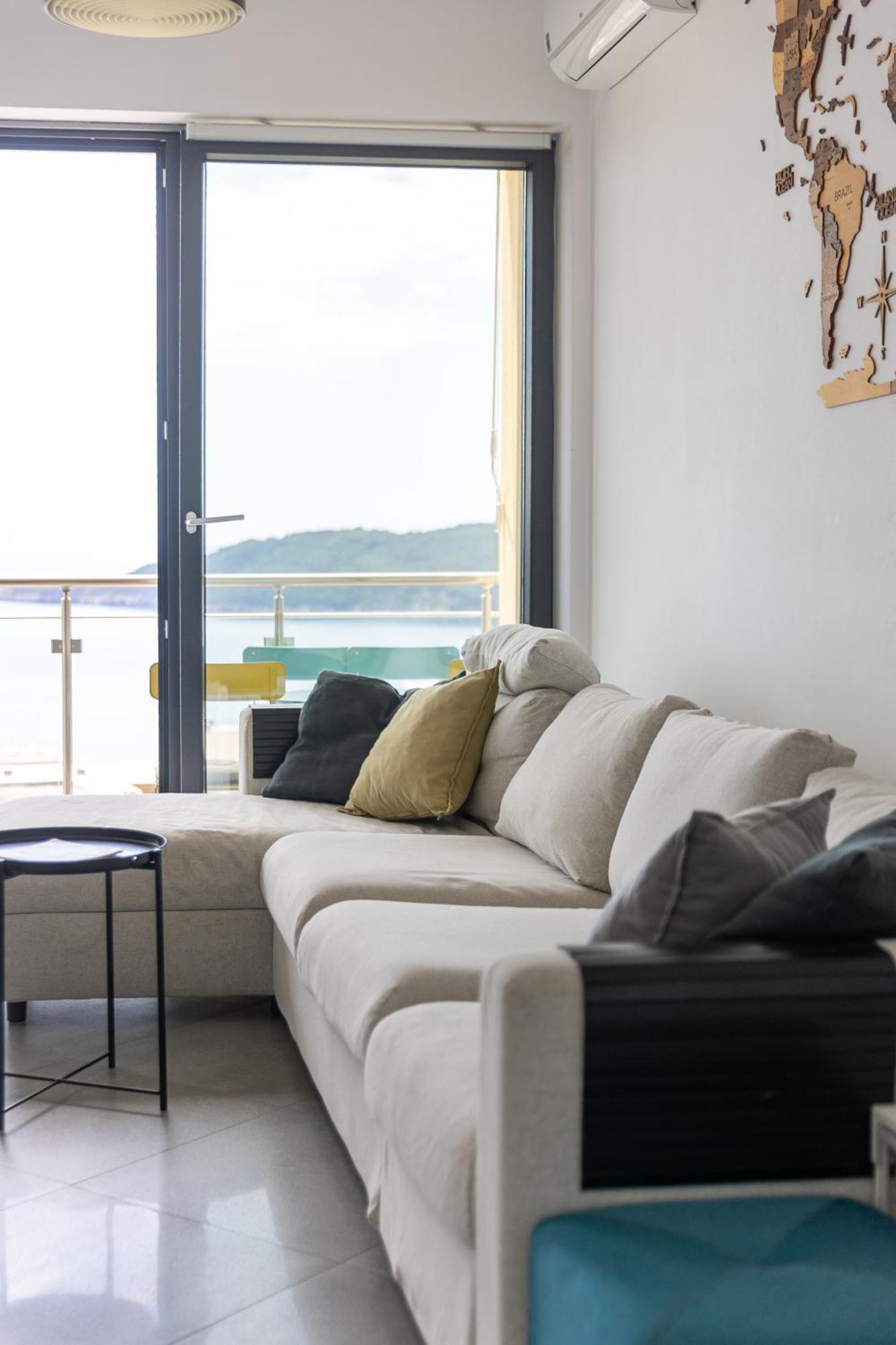 Modern Floor Sea View 3br With Pools, & Fitness *